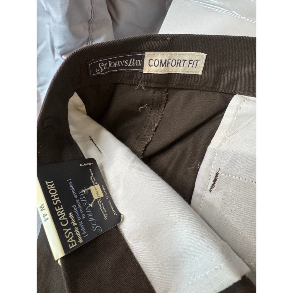 St. John's Bay Mens 44 Easy Care Shorts Brownstone Pleated Comfort Fit 9 Inseam - Picture 3 of 4